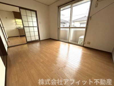 【居間・リビング】 | ローズパレス | 南側の洋室6帖