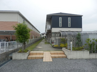 【外観】 | 各お部屋の物置（トランクルーム）もありますよ！