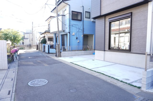 越谷市大字袋山 新築分譲住宅の前面道路含む現地写真