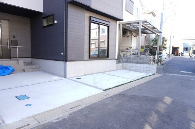 越谷市大字袋山 新築分譲住宅の駐車場
