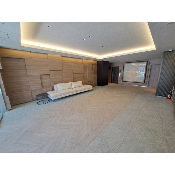 AELL OSAKA EASTのロビー