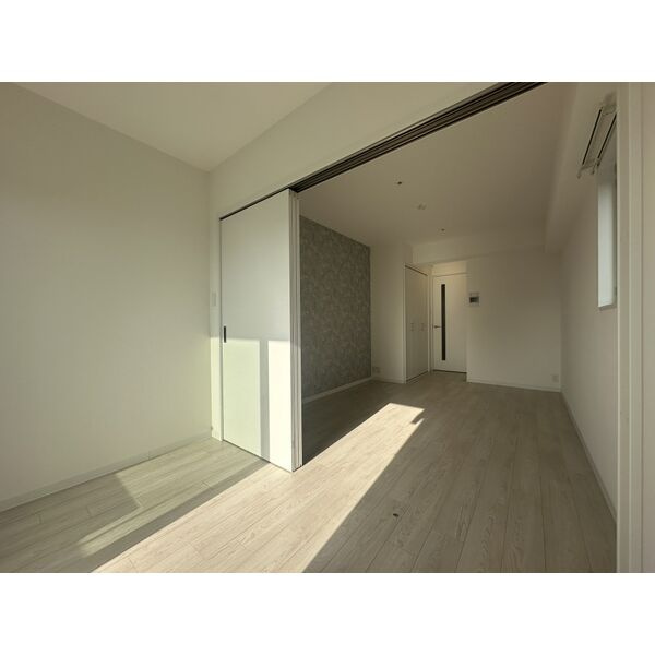 AELL OSAKA EASTの洋室