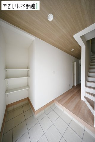 【玄関】 | GRAFARE熊谷市柿沼　新築住宅 | 現地(2025年10月撮影)