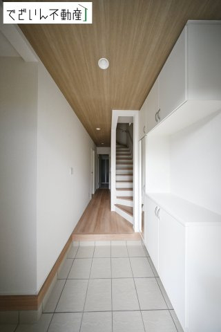 【玄関】 | GRAFARE熊谷市柿沼　新築住宅 | 現地(2025年10月撮影)