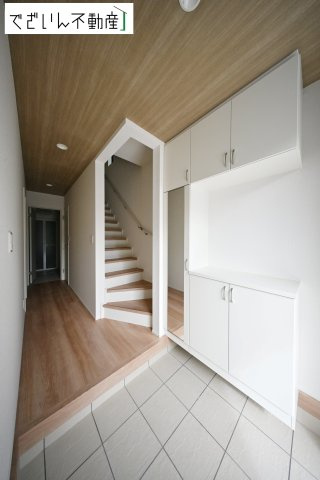 【玄関】 | GRAFARE熊谷市柿沼　新築住宅 | 現地(2025年10月撮影)