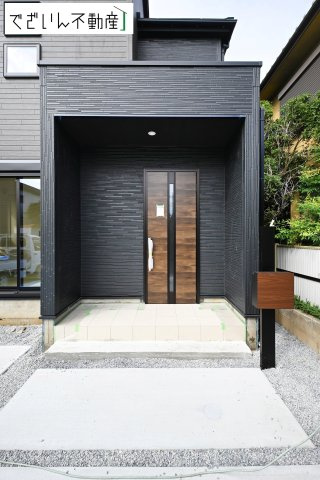 【玄関】 | GRAFARE熊谷市柿沼　新築住宅 | 現地(2025年10月撮影)