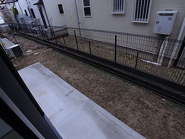 神戸市須磨区北落合４丁目のアパートのバルコニー