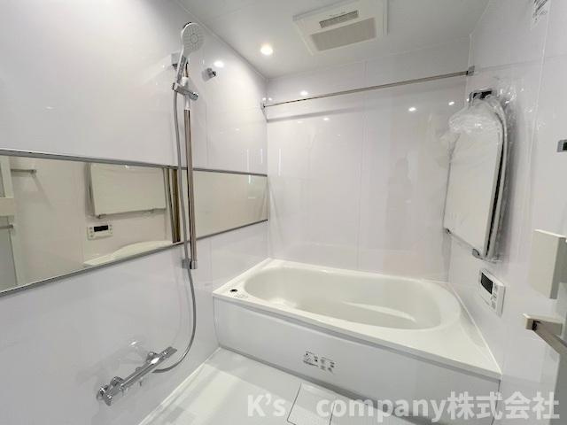 ●茅ヶ崎市東海岸南6丁目　パシフィックガーデン茅ヶ崎の浴室|白を基調とする清潔感のある浴室スペース◇