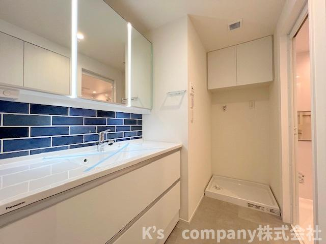 ●茅ヶ崎市東海岸南6丁目　パシフィックガーデン茅ヶ崎の独立洗面台|横幅が広く、朝の忙しい時間帯にもご家族がストレスなくご準備いただけます☆