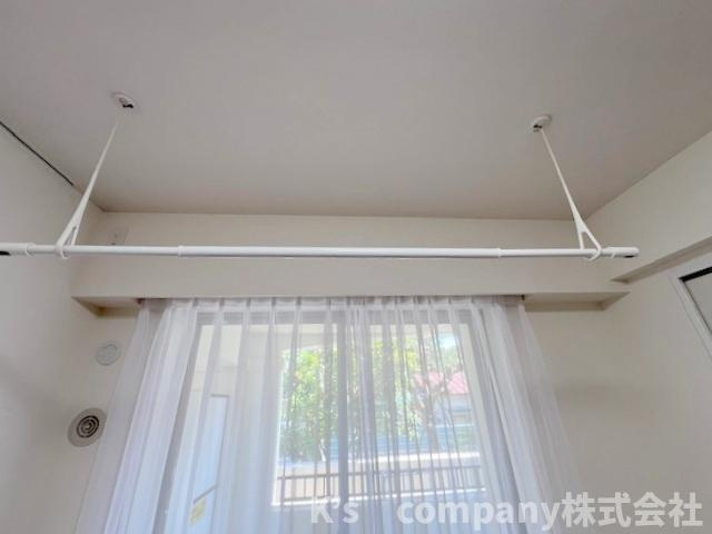 ●茅ヶ崎市東海岸南6丁目　パシフィックガーデン茅ヶ崎の内装|上部には室内干しができるホスクリーン付き♪
