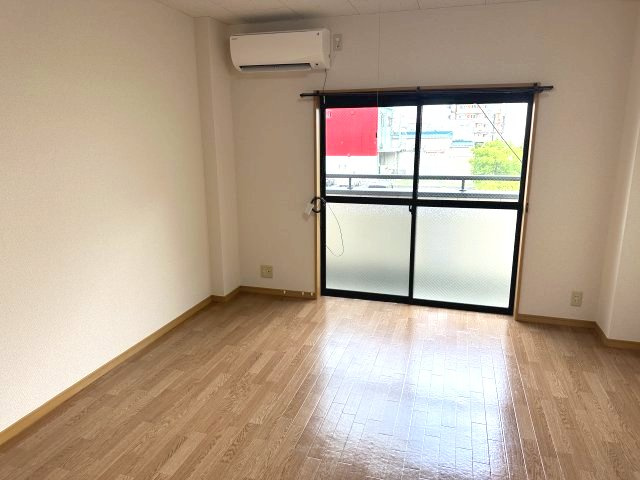 日伯産業の洋室