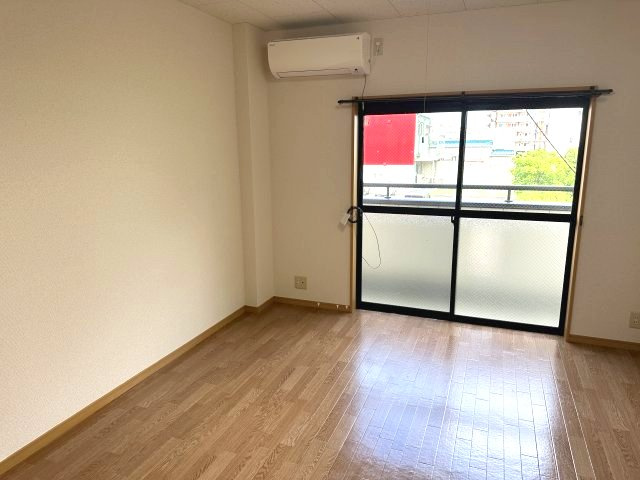 日伯産業の居間・リビング