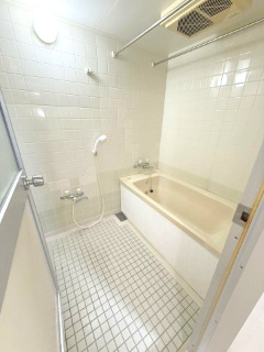 高坂ニュータウン四季の丘の浴室|きれいなお風呂です