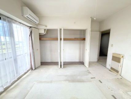 高坂ニュータウン四季の丘の洋室|北西側洋室です
収納スペースが豊富です