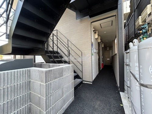 【エントランス】アザーレ・キュリオス東海大学前B