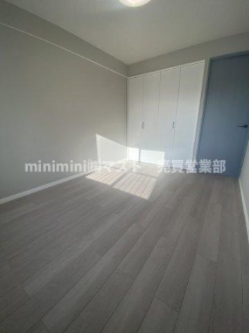 阿波座セントラルハイツの洋室|◆シンプルですっきりとした室内は飽きのこない居心地の良い雰囲気。自分好みの空間を創り上げてください♪
