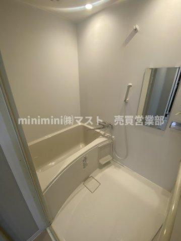 阿波座セントラルハイツの浴室|◆一日の疲れを癒すバスルームは、心地よいリラックスを叶える清潔感溢れる美しい空間です♪