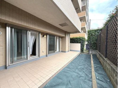 【バルコニー】 | エスタテラ湘南台マウンテンビュー | 暖かな日差しのふりそそぐバルコニー