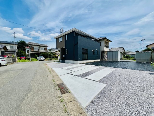 佐波郡玉村町の前面道路含む現地写真|車の通りも少なく駐車も焦らずにできます♪