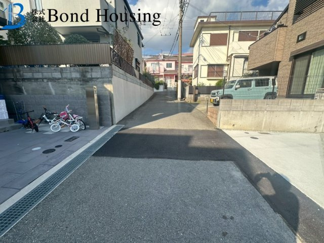 JR舞子駅まで徒歩圏内の好立地　歌敷山3丁目　新築限定1棟の前面道路含む現地写真