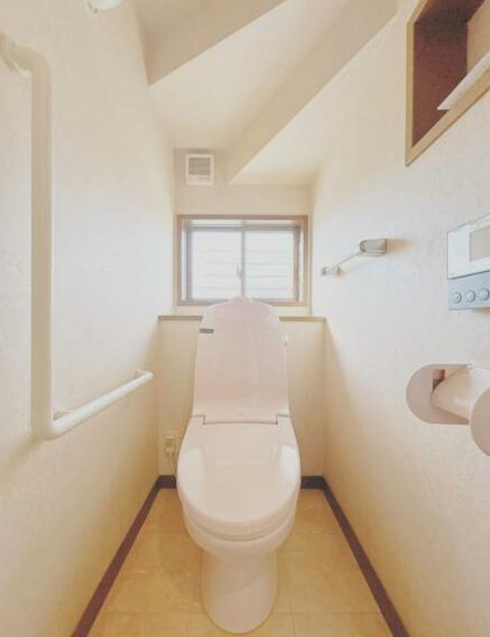 富士市中丸　中古戸建　Rのトイレ|1階トイレ