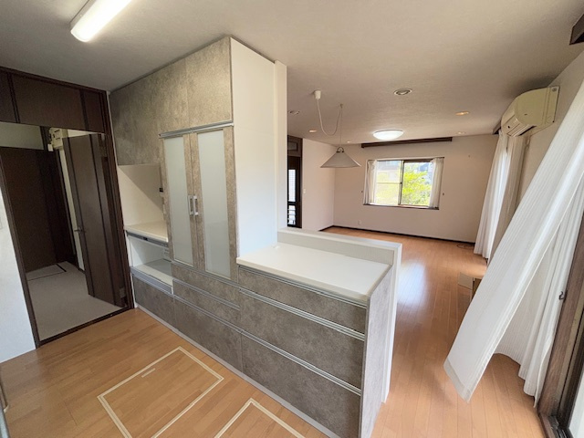 焼津市三ヶ名　中古戸建の玄関