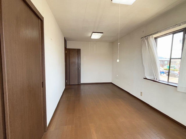 焼津市三ヶ名　中古戸建の洋室