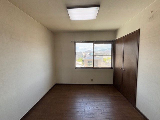 焼津市三ヶ名　中古戸建の洋室