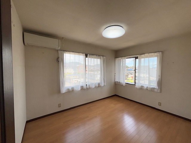 焼津市三ヶ名　中古戸建の洋室