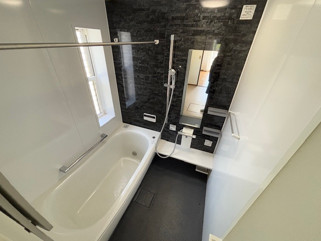 焼津市三ヶ名　中古戸建の浴室