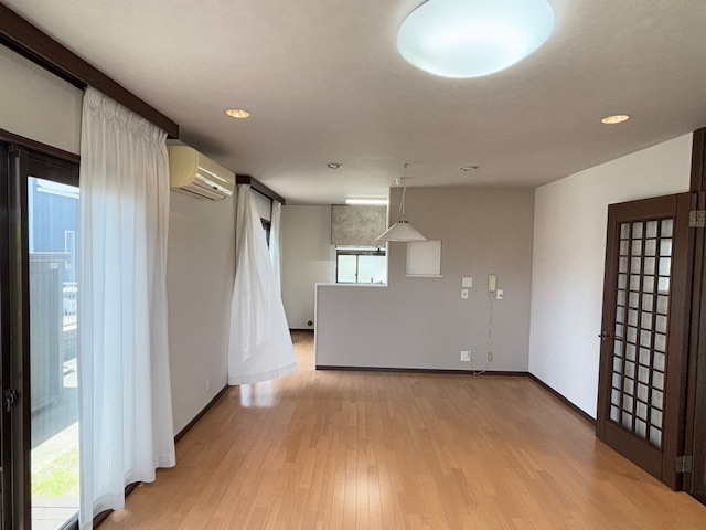 焼津市三ヶ名　中古戸建の居間・リビング