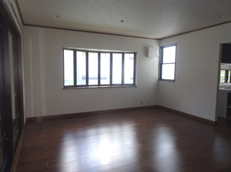 【居間・リビング】 | 川西市大和西1丁目7の4　中古一戸建て