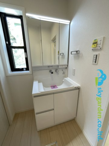 鎌倉市稲村ガ崎5丁目　中古戸建の独立洗面台