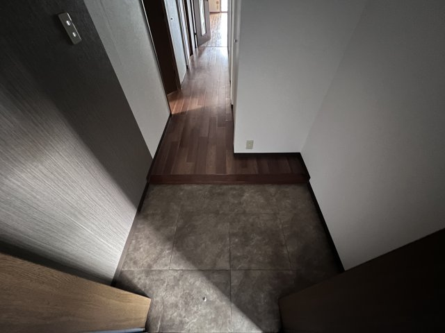 アルタイル中上の玄関