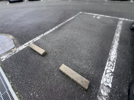 アルタイル中上の駐車場