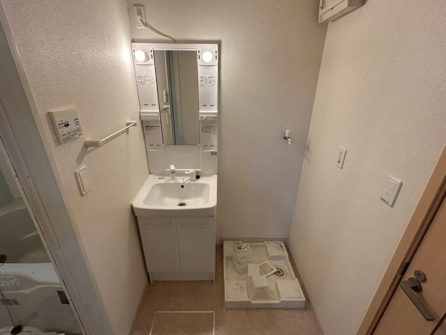 寿マンションの洗面所