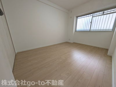 【洋室】 | Mプラザ明石弐番館 | 約6帖の洋室です