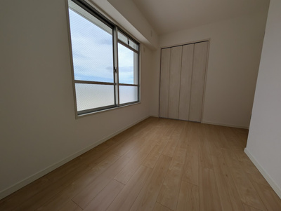 【洋室】 | Mプラザ明石弐番館 | 約4.6帖の洋室です