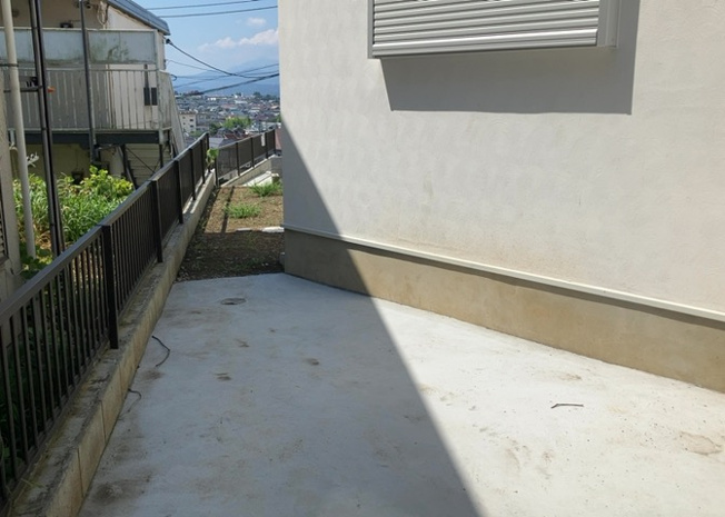 【構造・工法・仕様】 | 木造住宅とは土台、壁、柱など建築物の強度を支える構造体の材に木が使用されている構造を指します。構造体は建物の自重を支えるだけではなく風圧や水圧、積裁荷重などあらゆる衝撃に耐えるための基礎です。