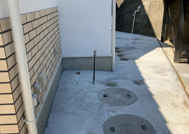 【設備】 | 敷地内には、散水栓や立水栓があります。水道水を直接利用できるため、水を運ぶ手間を省くことが出来ます。大量の水を必要とする洗車作業や清掃などに役立ちます。その他設備とあわせて、現地でご確認ください。