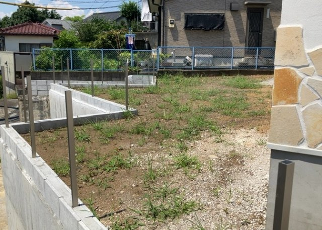 【庭】 | 庭があることでガーデニングや家庭菜園はもちろん、こどもの遊び場やペットを放して遊ぶことができます。また、家の周囲に余裕があるということです。隣地との間があれば、十分な日当たりと、風通しが確保できます。