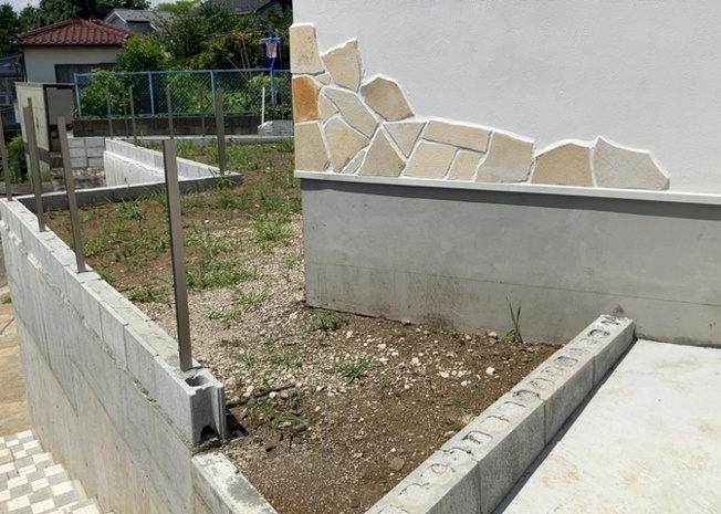 【構造・工法・仕様】 | 木造住宅とは土台、壁、柱など建築物の強度を支える構造体の材に木が使用されている構造を指します。構造体は建物の自重を支えるだけではなく風圧や水圧、積裁荷重などあらゆる衝撃に耐えるための基礎です。