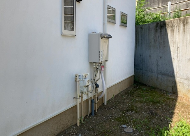 【発電・温水設備】 | 省エネ給湯器とは従来型の給湯器より熱効率が高く、少ない燃料でたくさんのお湯を沸かすことが出来る高効率な給湯器のことを指します。また、省エネ給湯器には種類があり、利便性や効果なども様々です。