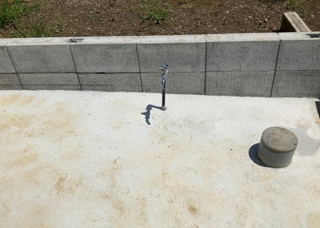 【設備】 | 敷地内には、散水栓や立水栓があります。水道水を直接利用できるため、水を運ぶ手間を省くことが出来ます。大量の水を必要とする洗車作業や清掃などに役立ちます。その他設備とあわせて、現地でご確認ください。