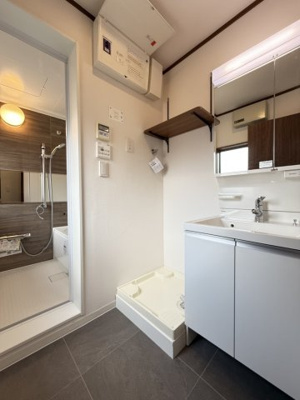 【洗面所】 | 朝霞市幸町一丁目戸建 | 忙しい朝には欠かせない洗面所です