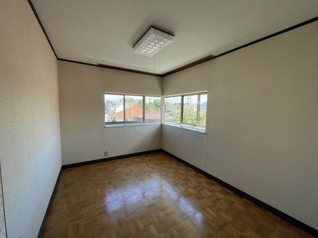 柳橋売り中古戸建ての洋室