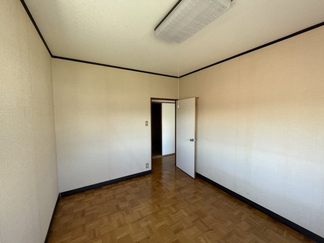 柳橋売り中古戸建ての洋室