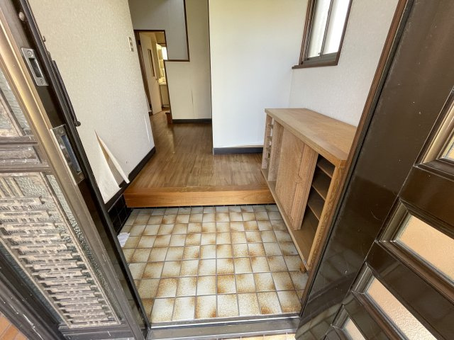 柳橋売り中古戸建ての玄関