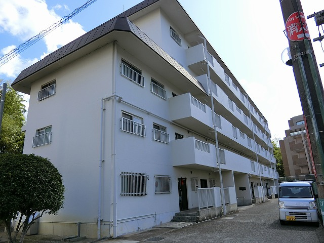 メゾンドール千里泉ヶ丘　参号館の外観