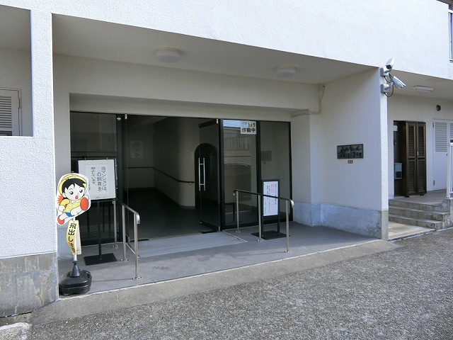 メゾンドール千里泉ヶ丘　参号館のエントランス